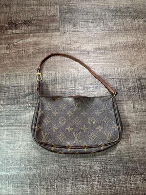 vintage Louis Vuitton Monogram Pochette Accessoires bag